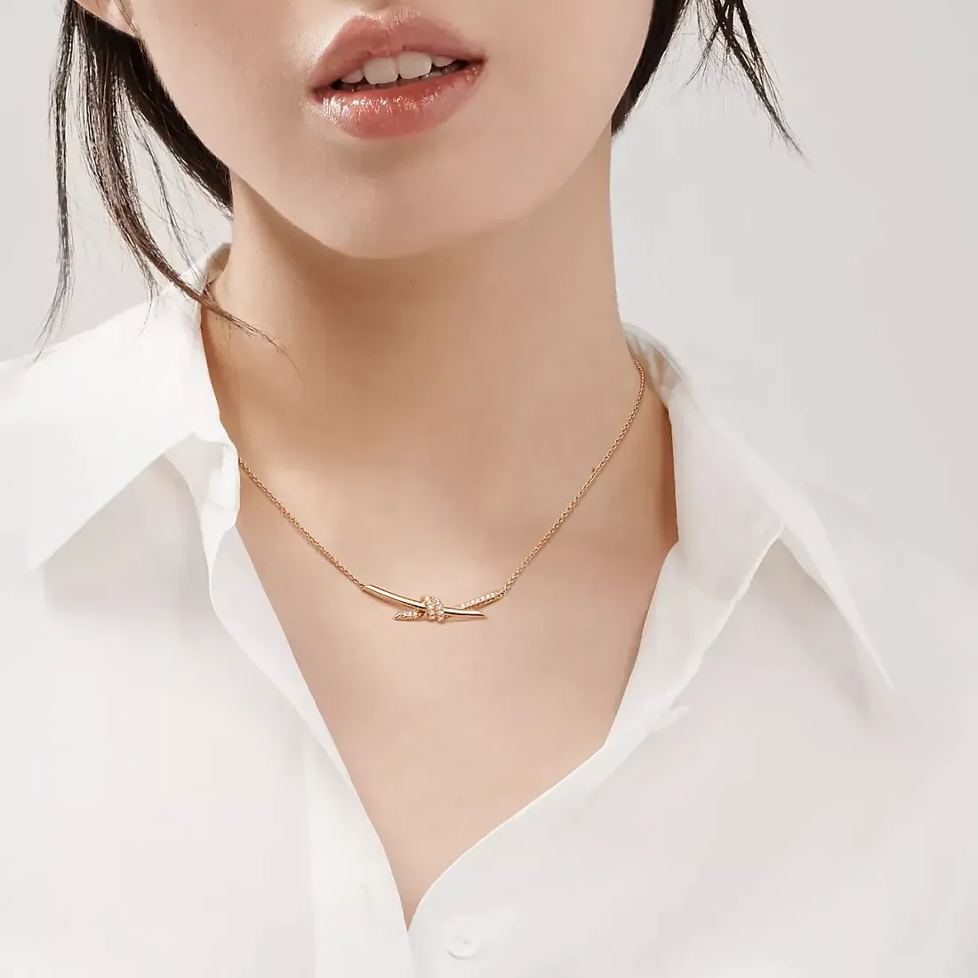 Tiffany & Co. Подвеска Knot Pendant with Diamonds Rose Gold - фото 2