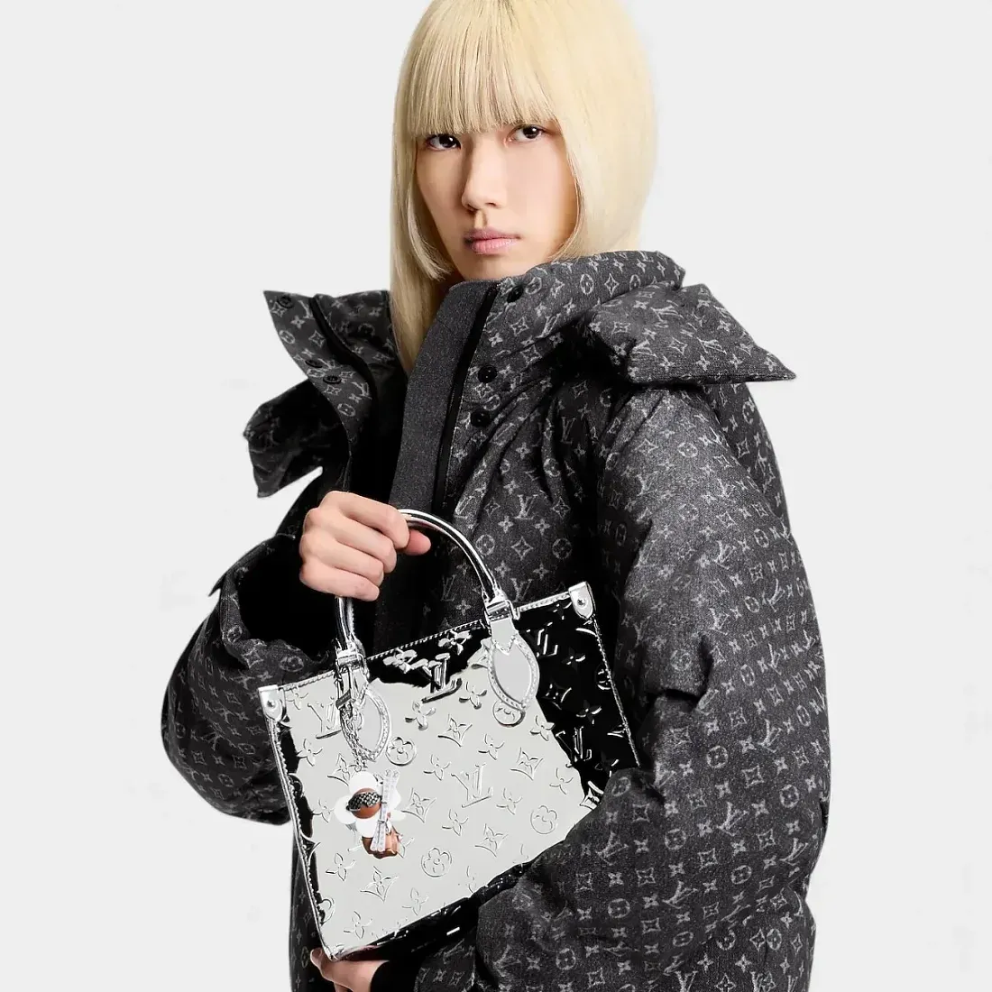 Louis Vuitton Брелок для сумки Vivienne On The Slopes - фото 2