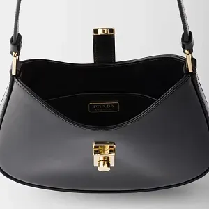 Prada Сумка Cleo из лакированной кожи с застежкой-клапаном - фото 4