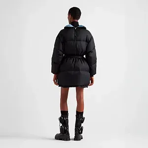 Prada Пуховое пальто с капюшоном из габардина Re-Nylon - фото 5