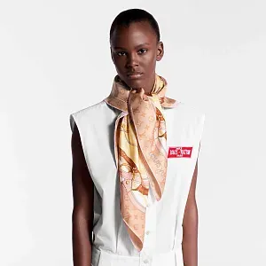 Louis Vuitton Платок-каре Flower And Straps 90 Beige - фото 2