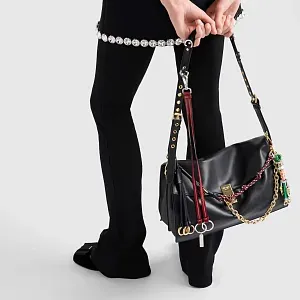 Prada Сумка через плечо Soft Sound из мягкой кожи с подвесками - фото 8