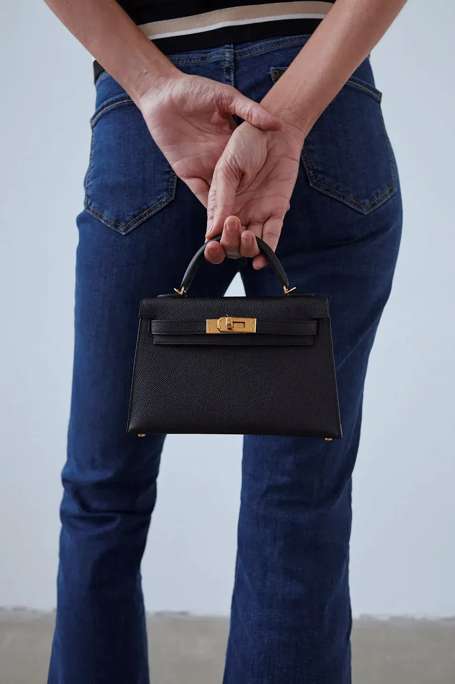 Hermès Сумка Kelly 20 Mini Black Epsom Gold Hardware - фото 2