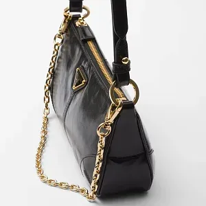 Prada Re-Edition 2002 cредняя кожаная сумка через плечо Black - фото 5