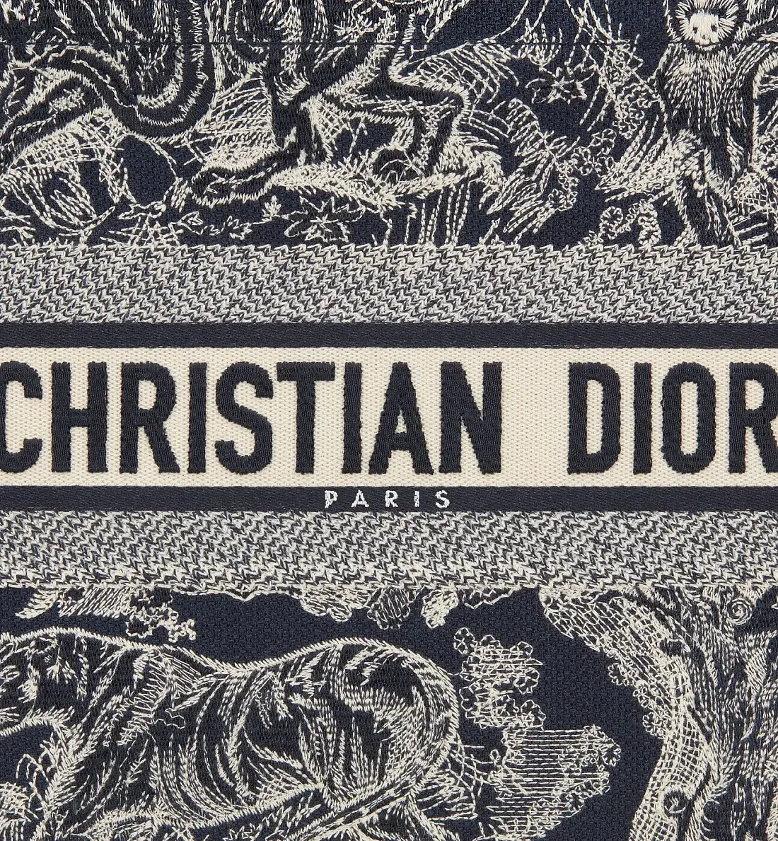 Dior Сумка Book Tote reverse embroidery среднего формата - фото 7