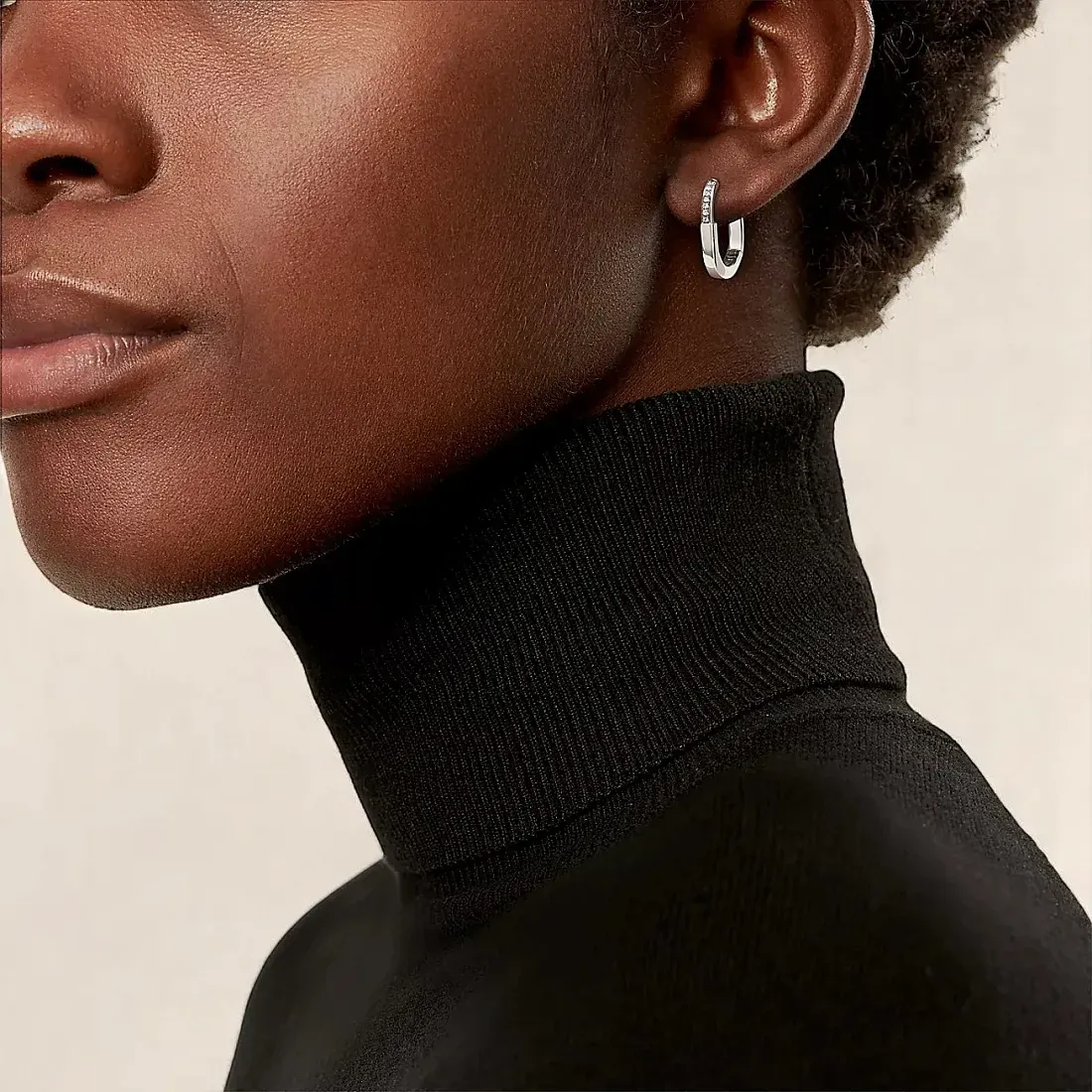 Tiffany & Co. Серьги Lock Small Earrings in White Gold with Diamonds - фото 2