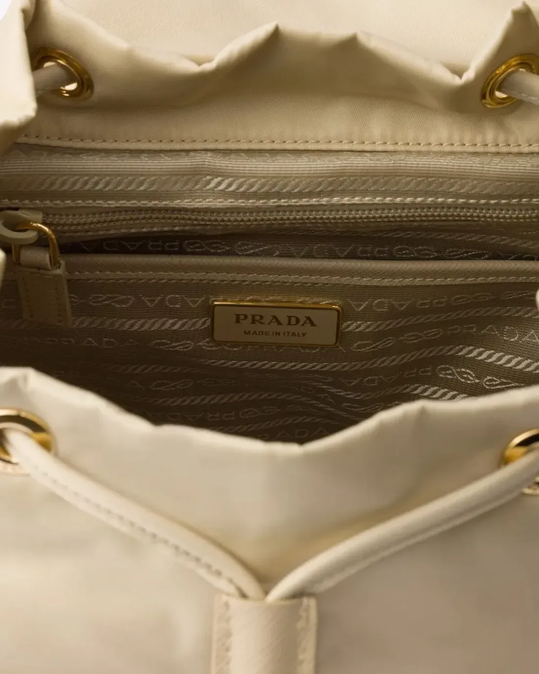 Prada Маленький рюкзак Re-Edition 1978 из нейлона Re-Nylon Desert - фото 3