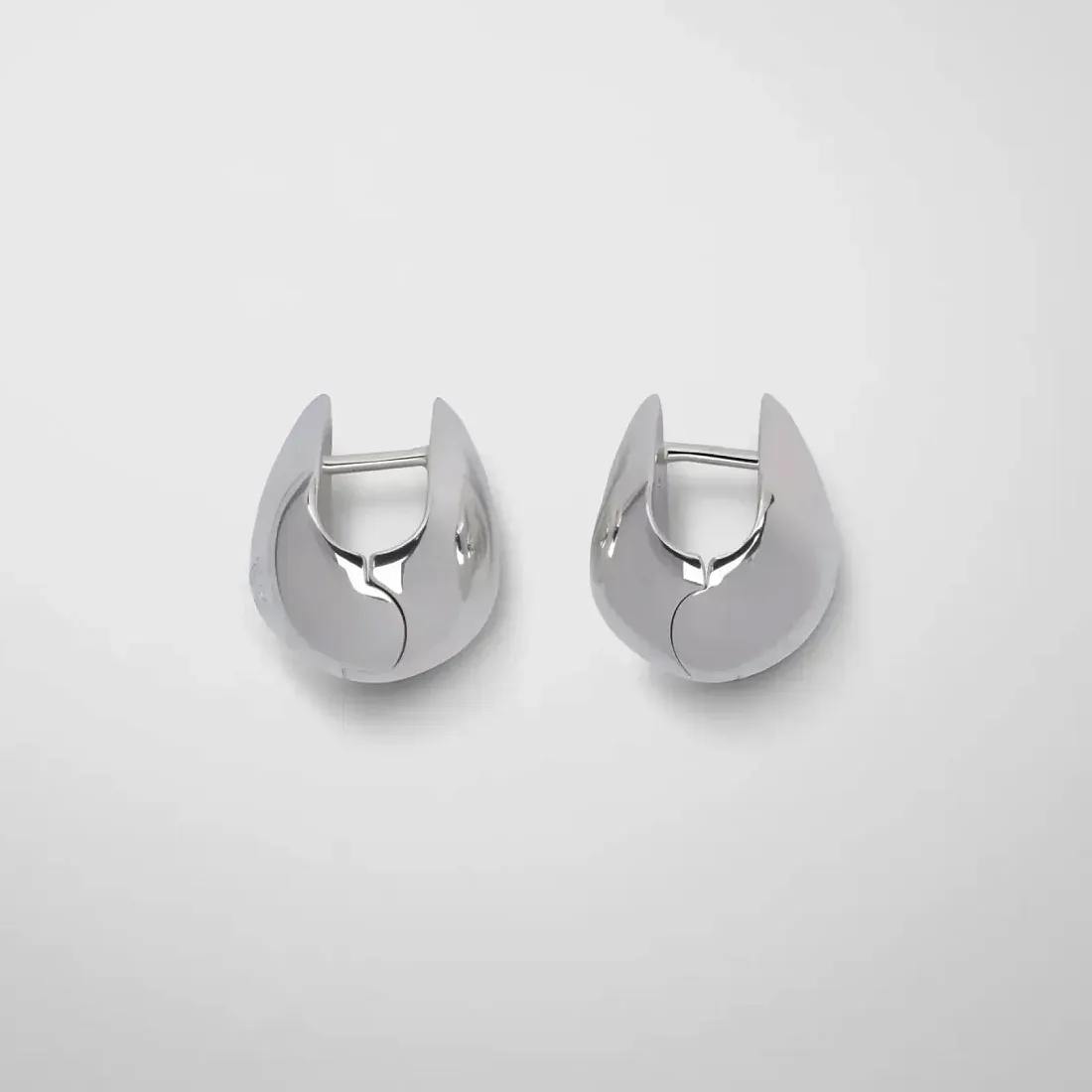 Phoebe Philo Серьги-пусеты Pebble Silver - фото 3