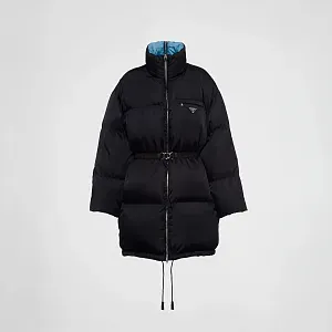 Prada Пуховое пальто с капюшоном из габардина Re-Nylon - фото 1