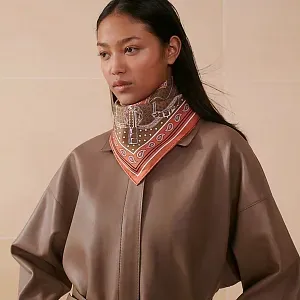 Hermès Шелковая бандана Eperon d'Or 55 Orange Cuit / Noisette / Blanc - фото 2