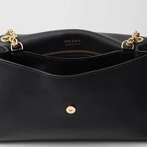 Prada Средняя кожаная сумка через плечо Black - фото 5