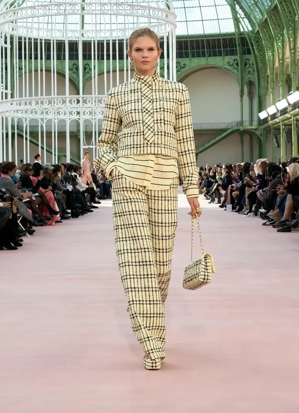 Chanel Классическая сумка 11.12 Tweed Light Yellow /Black - фото 6