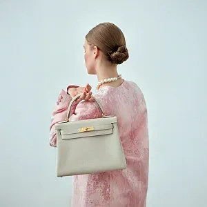 Hermès Cумка Kelly 28 Craie Togo Gold Hardware - фото 1