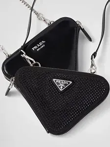 Prada Треугольная мини-сумка из атласа и кожи с декором Black - фото 5