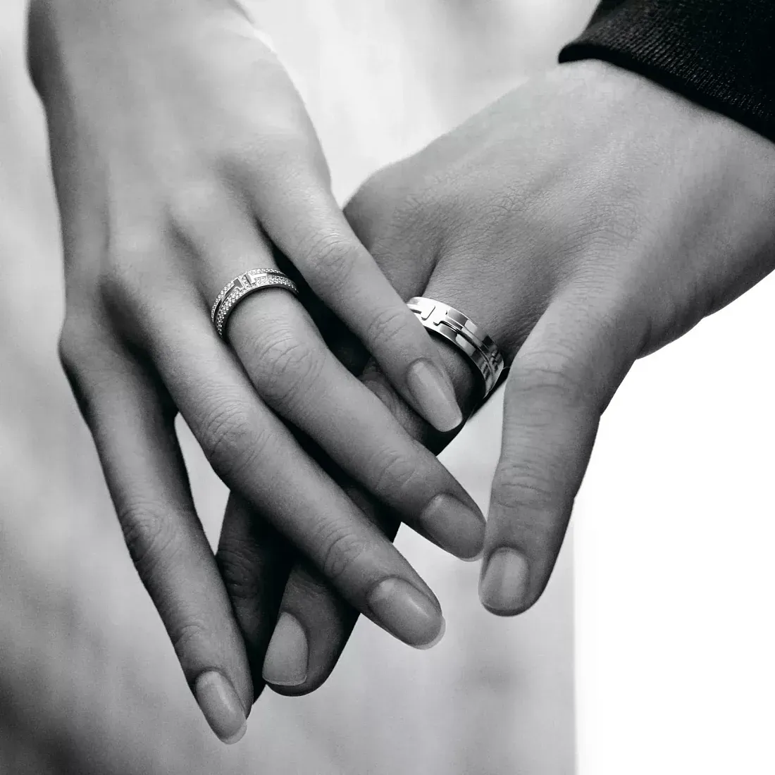 Tiffany & Co. Кольцо T Narrow Ring White Gold - фото 2