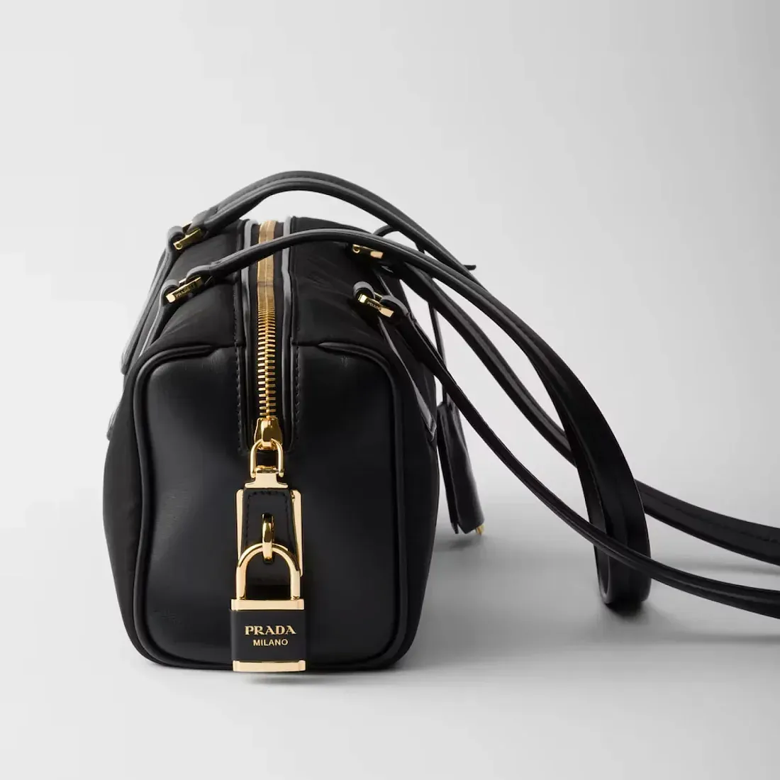 Prada Сумка из Re-Nylon и кожи среднего размера с замком - фото 3