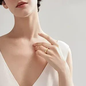 Tiffany & Co. Кольцо T Narrow Ring Yellow Gold - фото 2