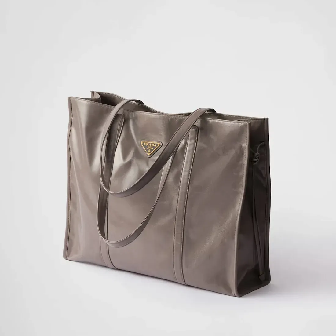 Prada Большая кожаная сумка-тоут Pewter - фото 3