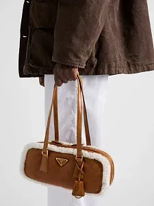 Prada Средняя сумка с двумя ручками из овчины - фото 9