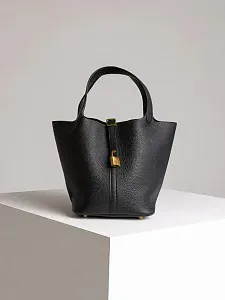 Hermès Сумка Picotin 22 Black Clemence Gold Hardware - фото 1