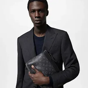 Louis Vuitton Клатч Pochette Voyage MM - фото 9