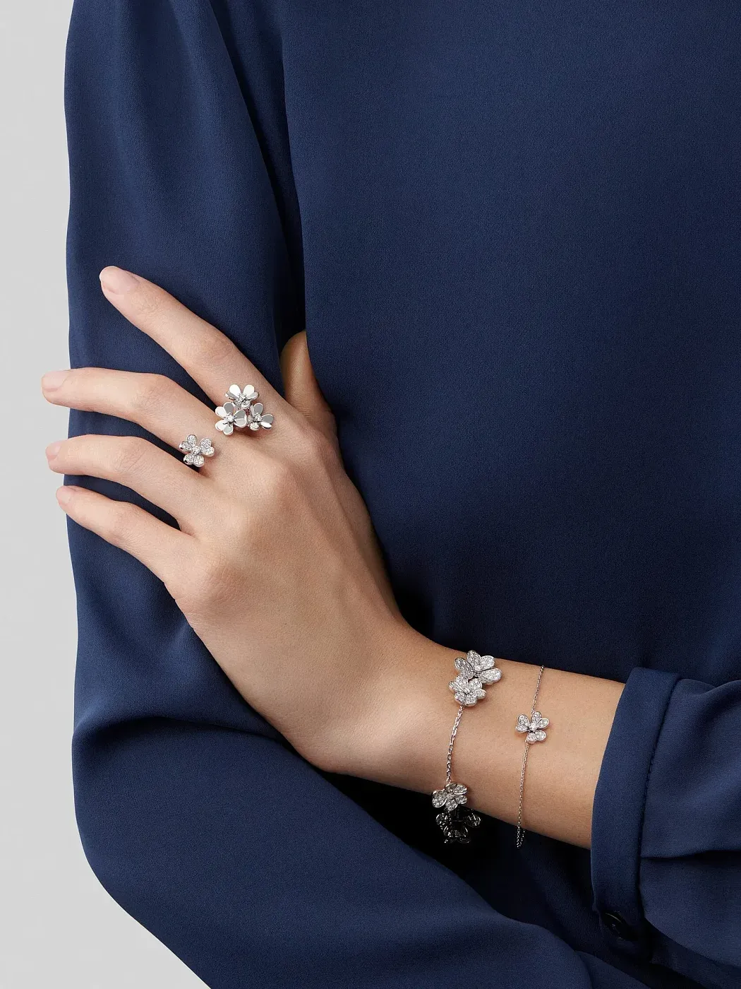Van Cleef & Arpels Браслет Frivole White Gold - фото 2