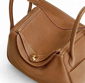 Hermès Сумка Lindy 26 Gold Clemence Gold Hardware - фото 3