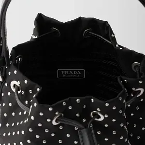 Prada Мини-сумка из Re-Nylon с заклепками - фото 5