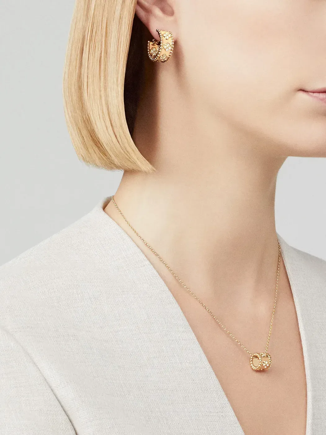 Van Cleef & Arpels Серьги-кольца Perlee clovers - фото 2
