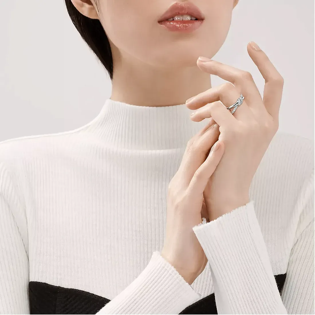 Tiffany & Co. Кольцо Knot Double Row Ring with Diamonds White Gold - фото 2