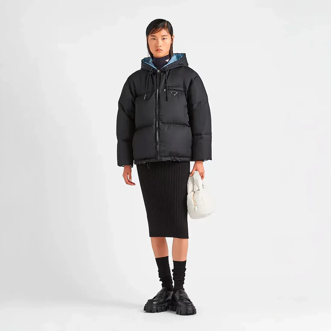 Prada Пуховая куртка с капюшоном из габардина Re-Nylon - фото 2