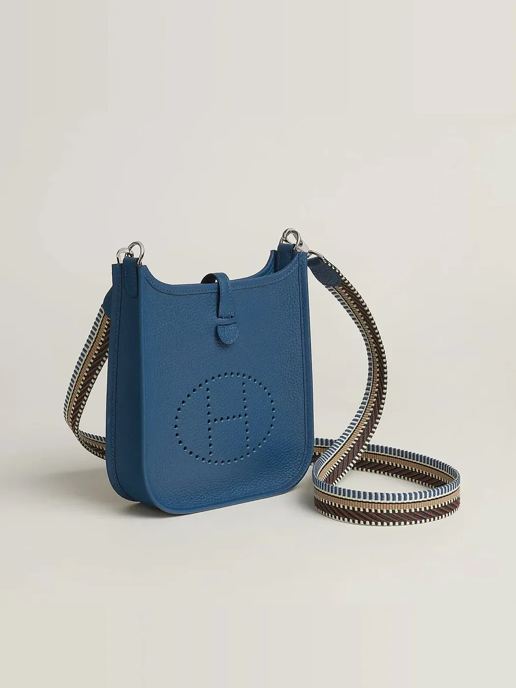 Hermès Сумка Evelyne 16 Bleu Tie Clemence Palladium Hardware - фото 2