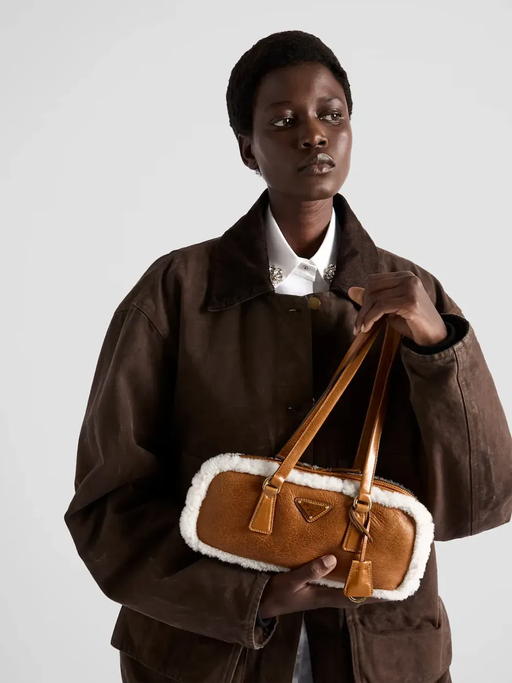 Prada Средняя сумка с двумя ручками из овчины - фото 2