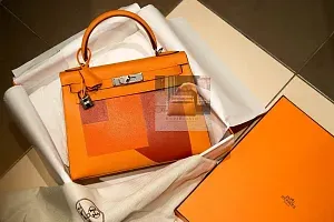 Hermès Kelly 28 Letter Apricot Feu Brique Epsom Palladium Hardware - фото 1