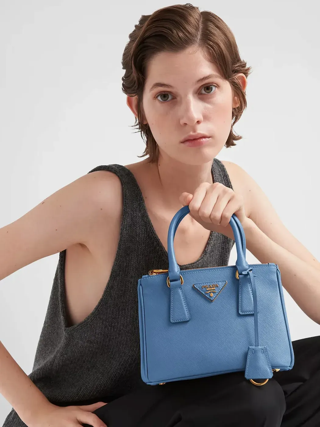 Prada Мини-сумка Galleria из сафьяновой кожи Light Blue - фото 2