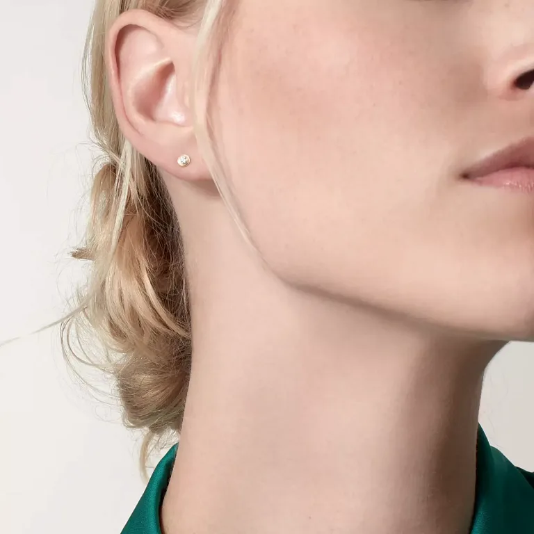 Серьги Cartier d'Amour stud earrings, 2 diamonds, small model White Gold - фото 2